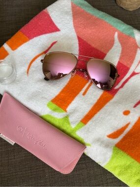 Aviator Sunglasses with Pink Gradient Lenses
